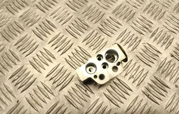 Audi A3 S3 8P Air conditioning (A/C) expansion valve 1K0820679 F666902ZF