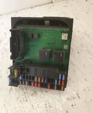 Volvo V70 Fuse module 30728542 12243779