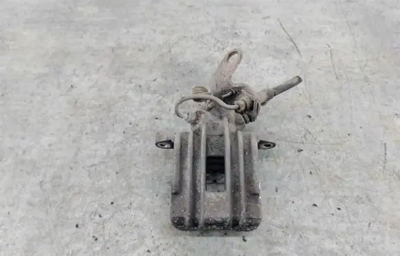 Volkswagen Golf V Rear brake caliper 