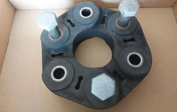 BMW 6 E63 E64 Rear prop shaft donut coupling/joint 7522027