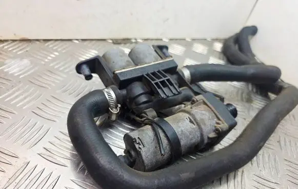 BMW 5 E39 Coolant heater control valve 8374994