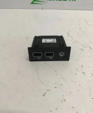 Renault Clio V USB socket connector 284H39520R 33352438 35558344
