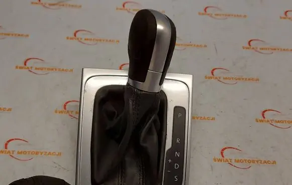 Volkswagen PASSAT CC Gear shifter/selector 3AC713203E