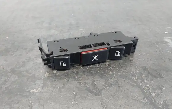 BMW 3 E46 Electric window control switch 8381518 61318381518