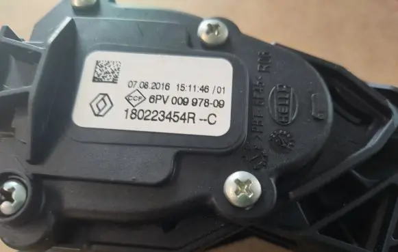 Renault Captur Accelerator throttle pedal 180223454R