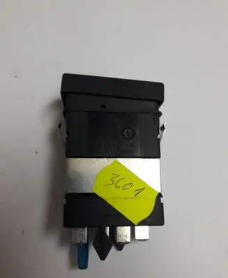Volkswagen PASSAT B5.5 Seat heating switch 3B0963564D
