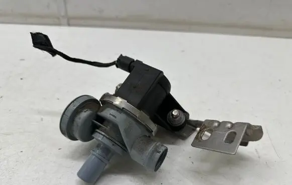 BMW 3 G20 G21 Vacuum valve 7441833