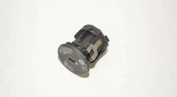 Passenger airbag on/off switch