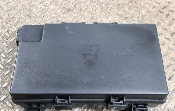 Jeep Grand Cherokee Fuse module 68425203AB P68425203AB