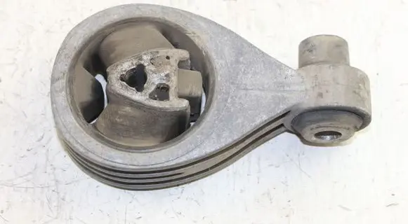Nissan X-Trail T31 Engine mount bracket 8200277221