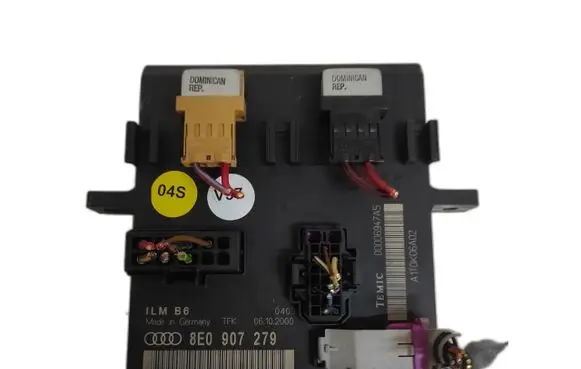 Audi A4 S4 B5 8D Central body control module 8E0907279