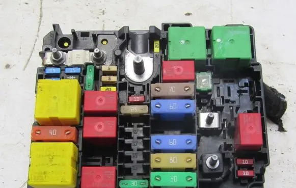 Opel Crossland X Fuse box set 1111