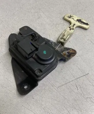 Chrysler Sebring (JS) Tailgate/trunk/boot lock/catch/latch 2006310 9217AAA