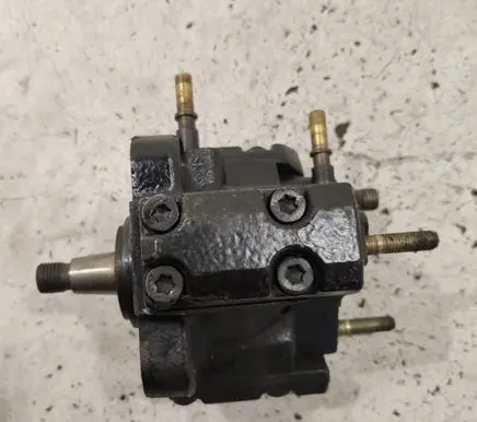 Renault Scenic I Fuel injection high pressure pump 7700111010
