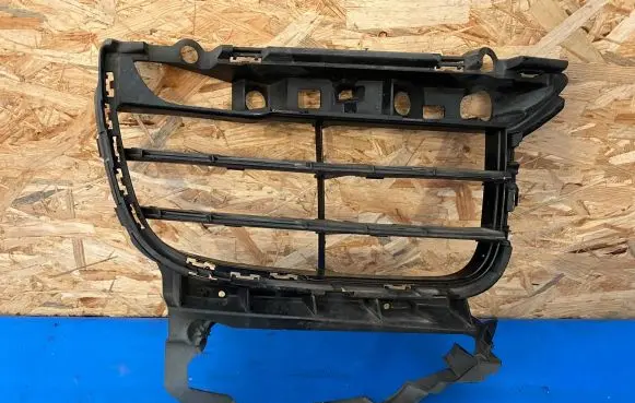 Porsche Cayenne (9Y0 9Y3) Front fog light trim/grill 7P5807882F