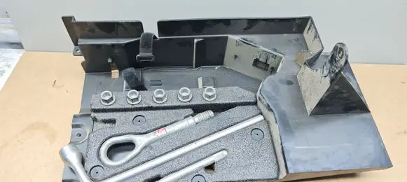 Mercedes-Benz C W203 Tool set 2038900061