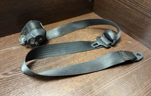 Iveco Daily 3rd gen Front seatbelt 43594 30001942A