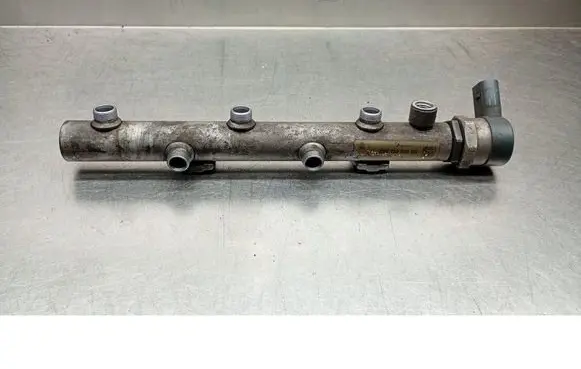 Audi A8 S8 D3 4E Fuel injector supply line/pipe 059130090AG