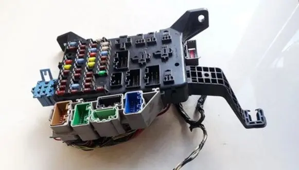 Ford Mondeo Mk III Fuse box set 5K2320141 4S7T-14A073-AB
