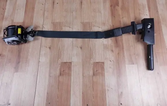 Infiniti Q50 Front seatbelt TKKAH2EG6200642418