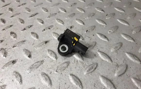 Dacia Sandero III Airbag deployment crash/impact sensor 988307997R 02102021