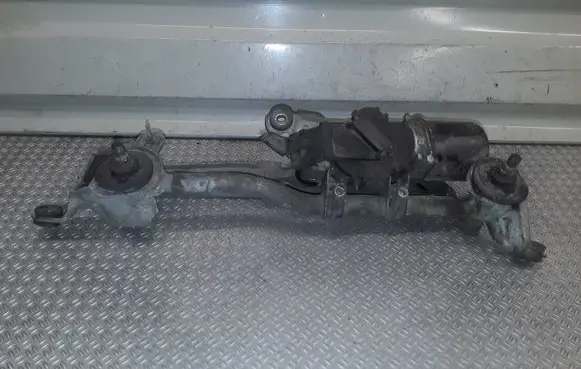 Nissan Note (E11) Front wiper linkage and motor 