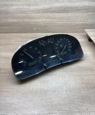 Volkswagen PASSAT B5 Speedometer (instrument cluster) 09051940090