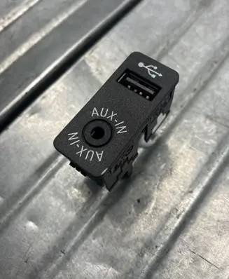 BMW 3 GT F34 AUX in-socket connector MD169593 9229246