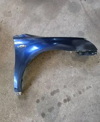 Toyota Avensis T250 Fender