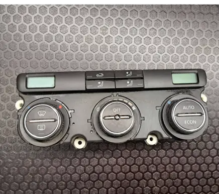 Volkswagen PASSAT B6 Climate control unit 74677552