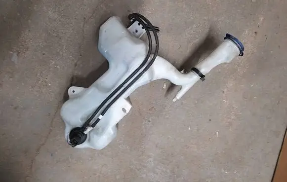 Ford Fiesta Windshield washer fluid reservoir/tank H1BB17B613AD