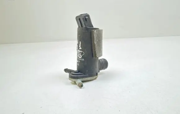 Ford Focus Windscreen/windshield washer pump 93BB17K624BA
