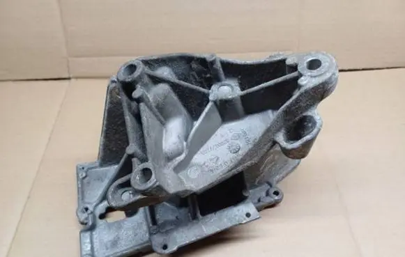 Nissan Juke I F15 Gearbox mounting bracket 8200277203