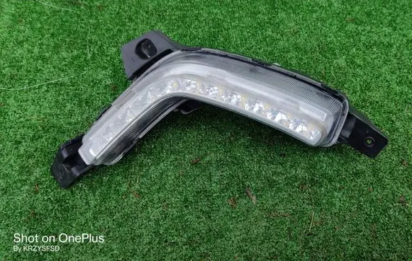 Hyundai ix35 Front bumper upper radiator grill 92201