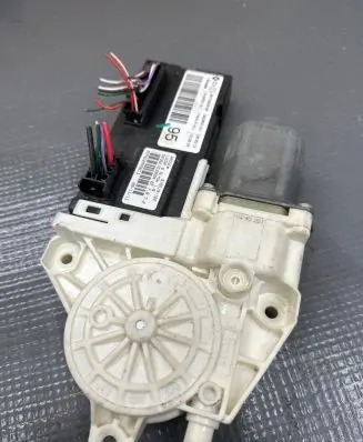Renault Latitude (L70) Front door window regulator with motor 807300029R 918203101 920853101