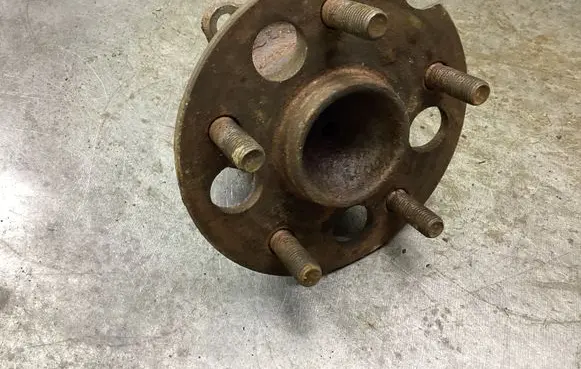 Toyota Avensis Verso Front wheel hub