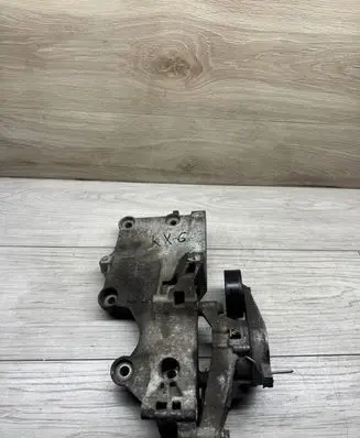 Skoda Octavia Mk2 (1Z) Generator/alternator bracket 038903143AF