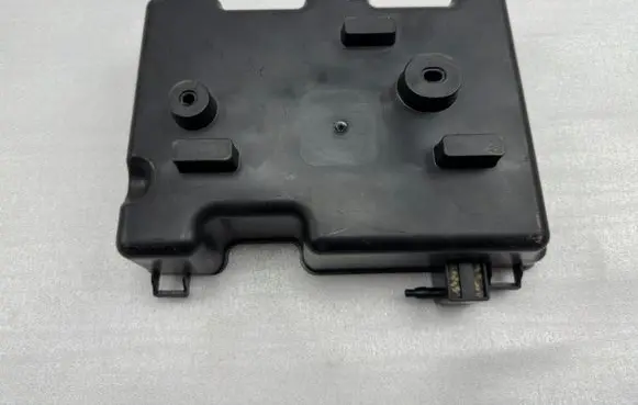 Mercedes-Benz GL X166 Fuse box cover A1668000218