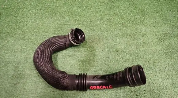 Maserati Grecale Engine coolant pipe/hose 670156374