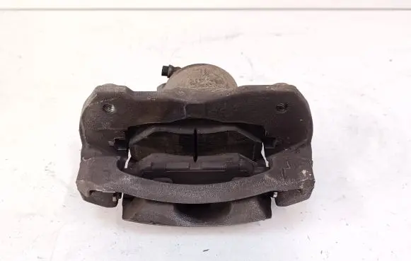 Toyota Prius+ (ZVW40) Front brake caliper