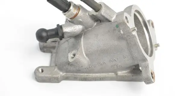 Volkswagen Golf VII Brake vacuum hose/pipe 04L128637A