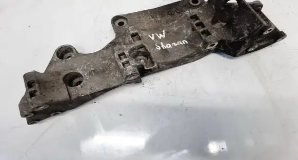 Volkswagen Sharan Engine mounting bracket 045903143C