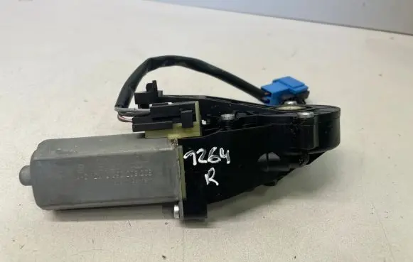 Mercedes-Benz S W221 Seat adjustment motor 0390203208