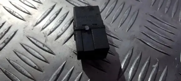 Mitsubishi Pajero Pinin Other relay mb95338211