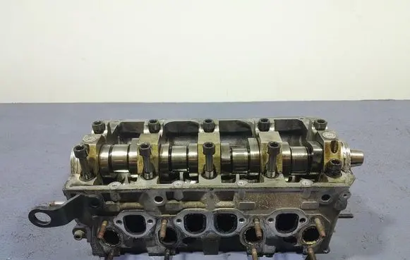 Volkswagen New Beetle Engine head 038103373F