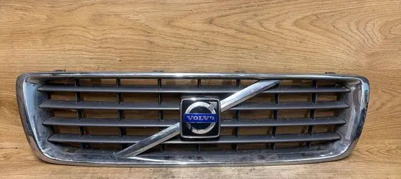 Front bumper upper radiator grill