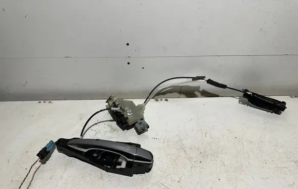 Peugeot 508 RXH Front door lock 006257