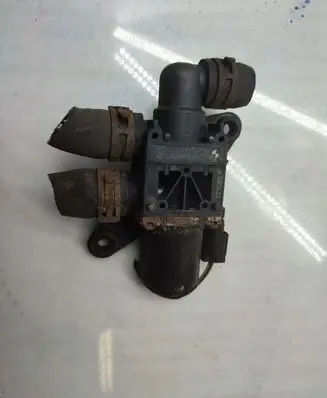 BMW 5 E60 E61 Coolant heater control valve 6911797 64126911797