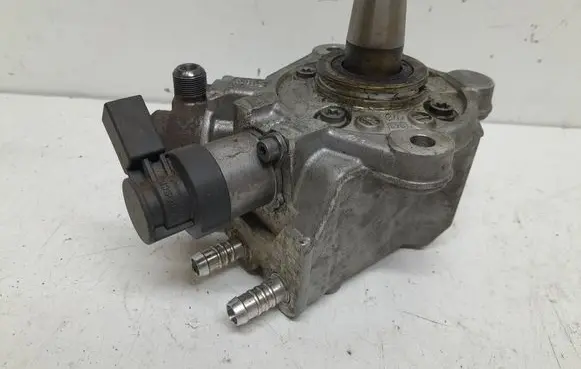 BMW 5 F10 F11 Fuel injection high pressure pump 781069607 7810696