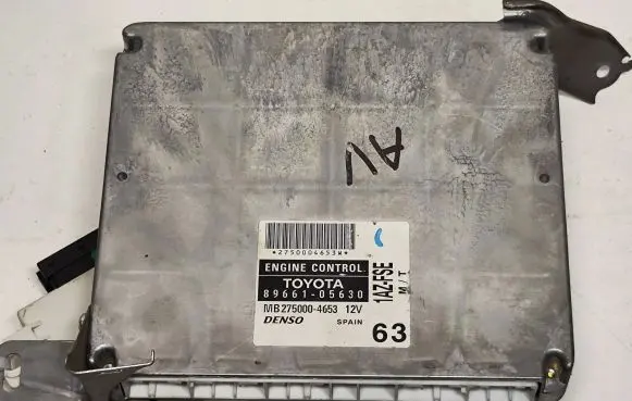 Toyota Avensis T250 Engine control unit/module 8966105630 2750004653